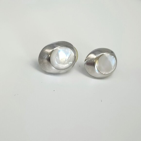 925 Oval Mother of Pearl Earrings Sterling Silver Pierced - Picture 11 of 12